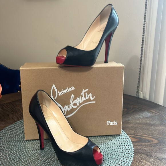 Selling Christian Loutin heels - Picture 3 of 9